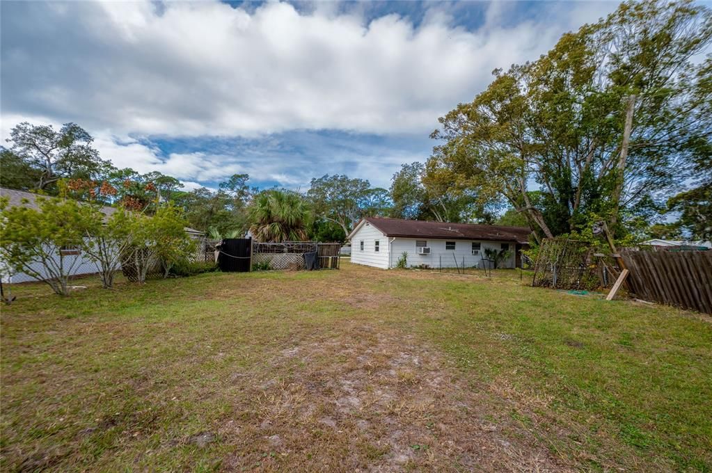 For Sale: $199,900 (4 beds, 3 baths, 1716 Square Feet)