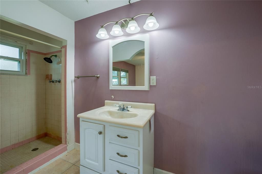 For Sale: $199,900 (4 beds, 3 baths, 1716 Square Feet)