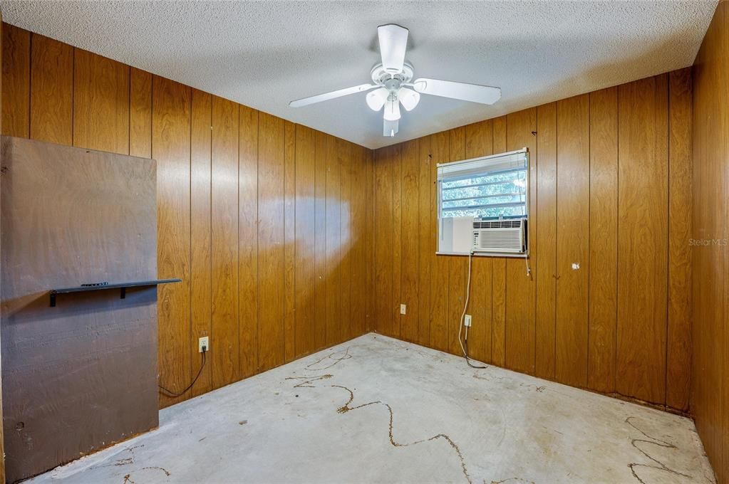 For Sale: $199,900 (4 beds, 3 baths, 1716 Square Feet)