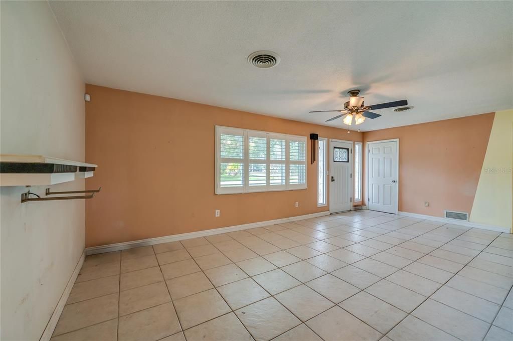 For Sale: $199,900 (4 beds, 3 baths, 1716 Square Feet)