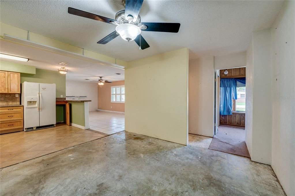 For Sale: $199,900 (4 beds, 3 baths, 1716 Square Feet)