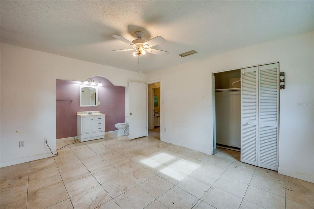 For Sale: $199,900 (4 beds, 3 baths, 1716 Square Feet)