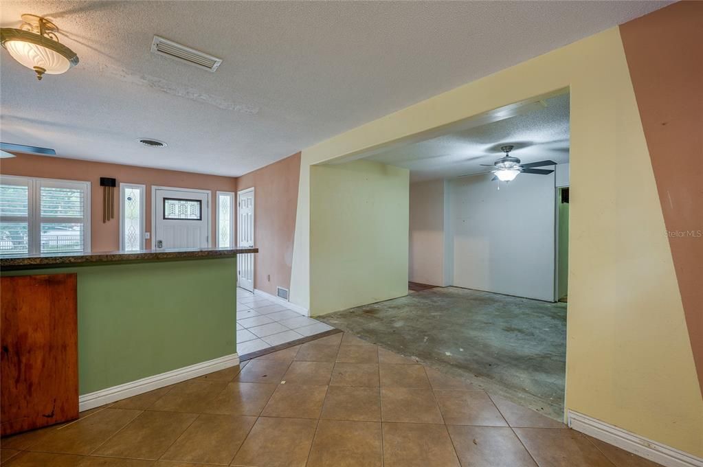 For Sale: $199,900 (4 beds, 3 baths, 1716 Square Feet)