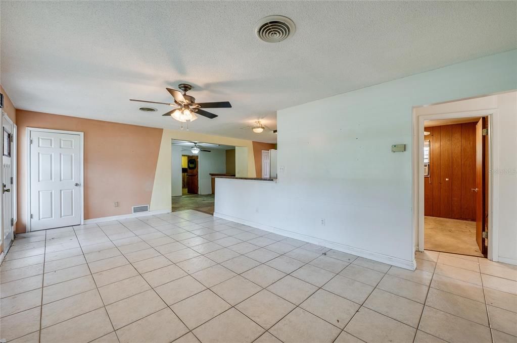 For Sale: $199,900 (4 beds, 3 baths, 1716 Square Feet)