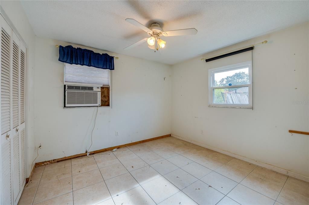 For Sale: $199,900 (4 beds, 3 baths, 1716 Square Feet)