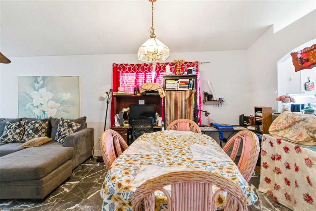 En Venta: $350,000 (3 camas, 2 baños, 1296 Pies cuadrados)