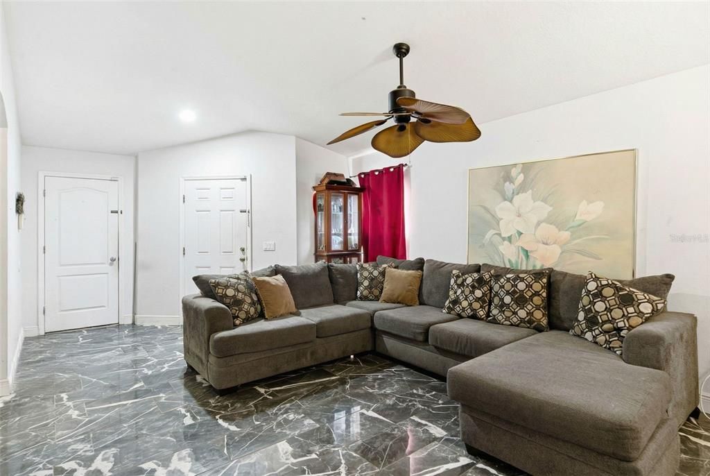 En Venta: $350,000 (3 camas, 2 baños, 1296 Pies cuadrados)