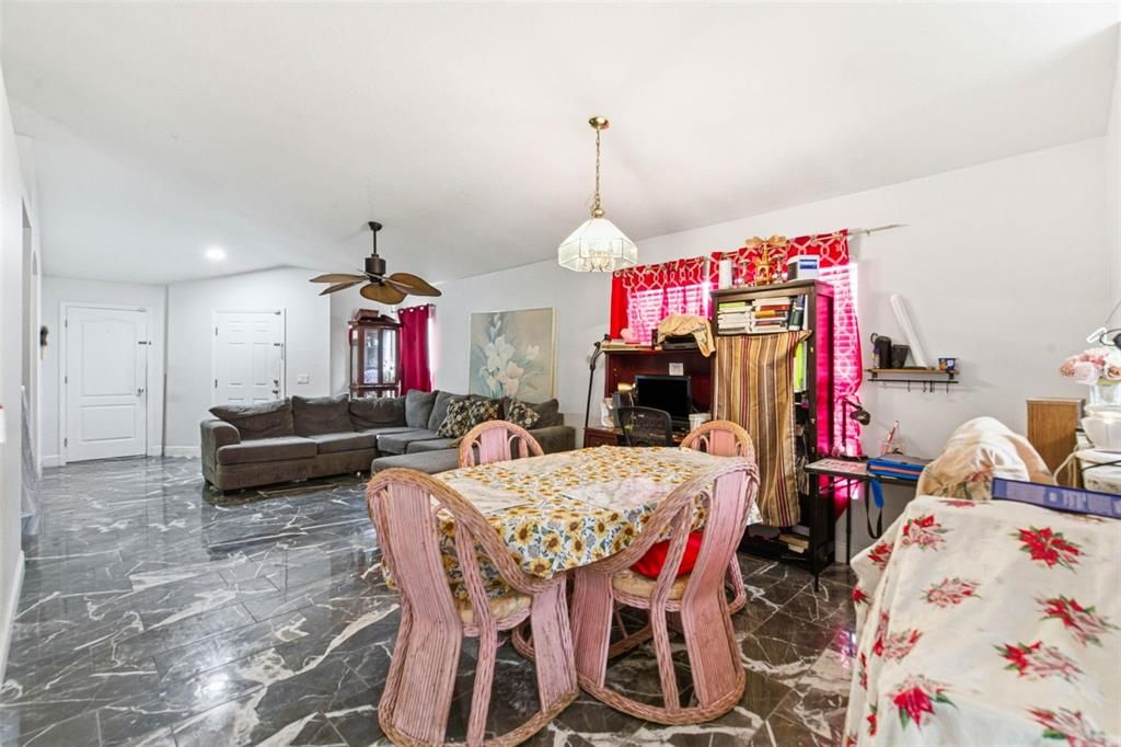 En Venta: $350,000 (3 camas, 2 baños, 1296 Pies cuadrados)