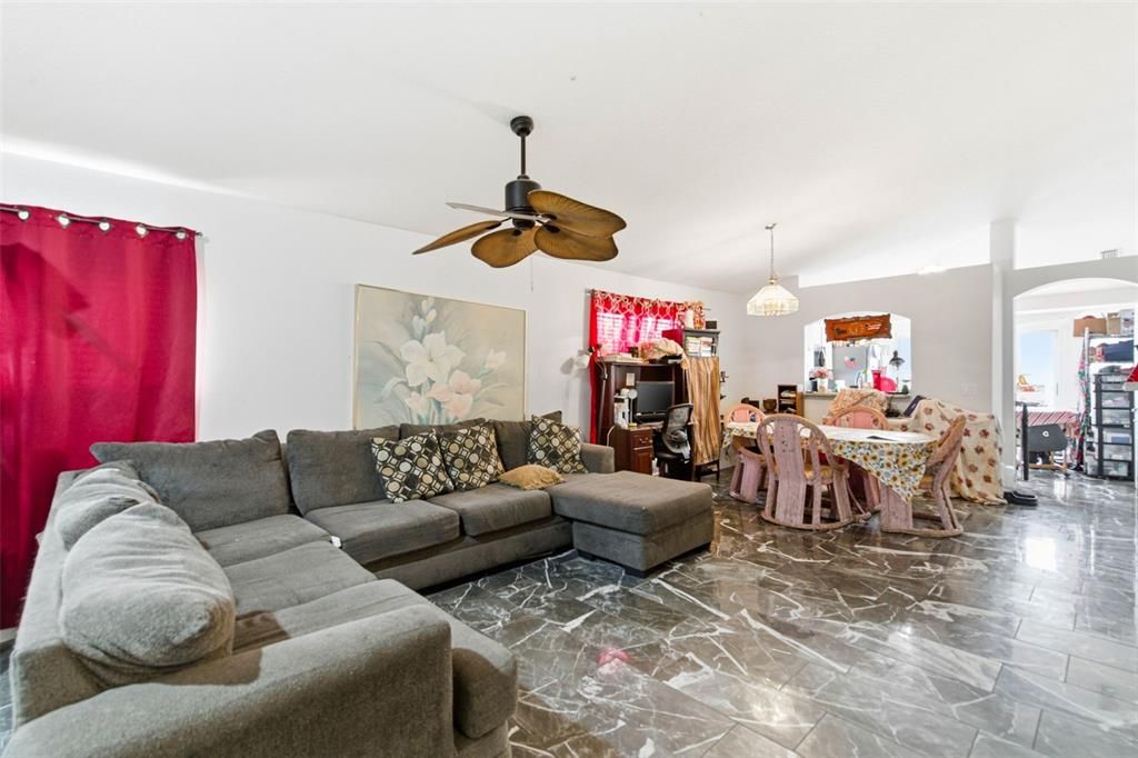 En Venta: $350,000 (3 camas, 2 baños, 1296 Pies cuadrados)