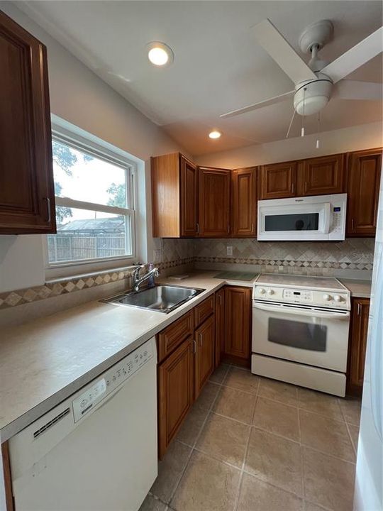 出租: $1,950 (2 贝兹, 2 浴室, 1138 平方英尺)