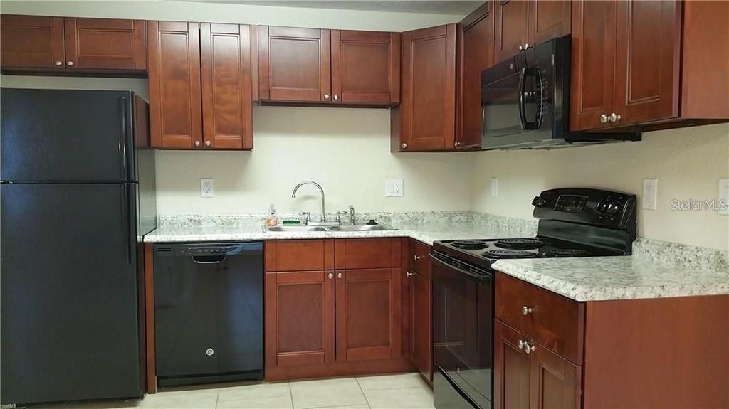 For Rent: $1,550 (2 beds, 2 baths, 940 Square Feet)