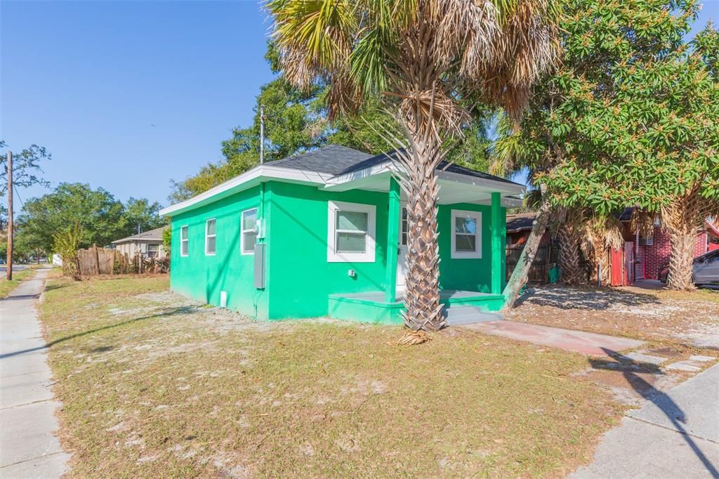 For Sale: $249,900 (2 beds, 2 baths, 672 Square Feet)