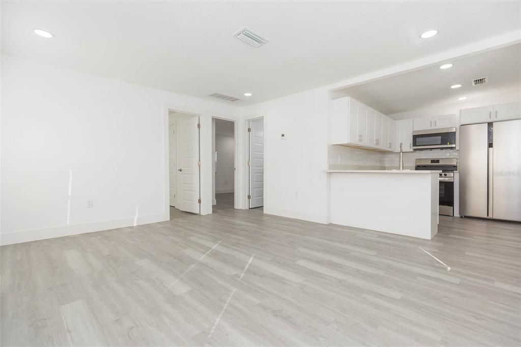 For Sale: $249,900 (2 beds, 2 baths, 672 Square Feet)