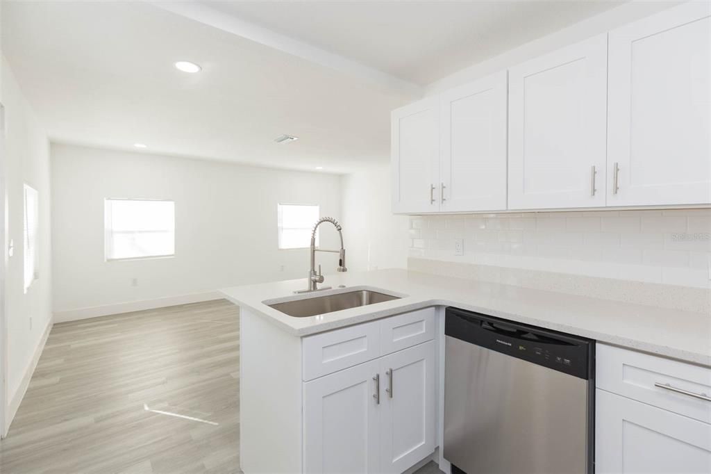 For Sale: $249,900 (2 beds, 2 baths, 672 Square Feet)
