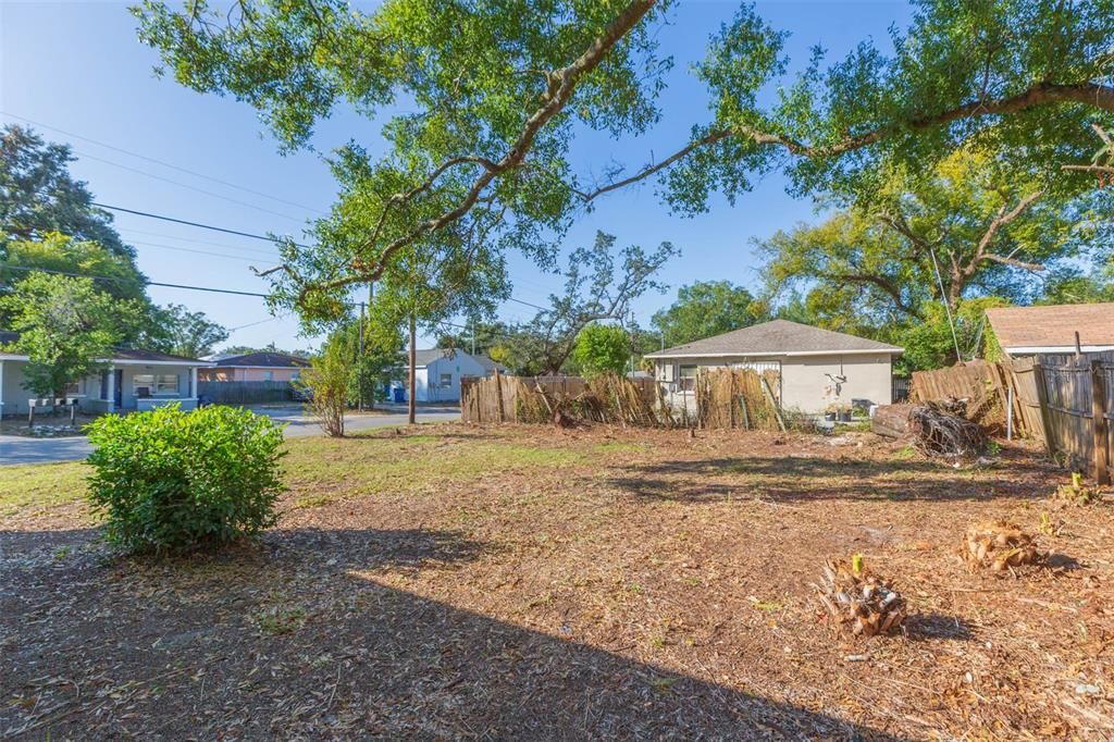 For Sale: $249,900 (2 beds, 2 baths, 672 Square Feet)