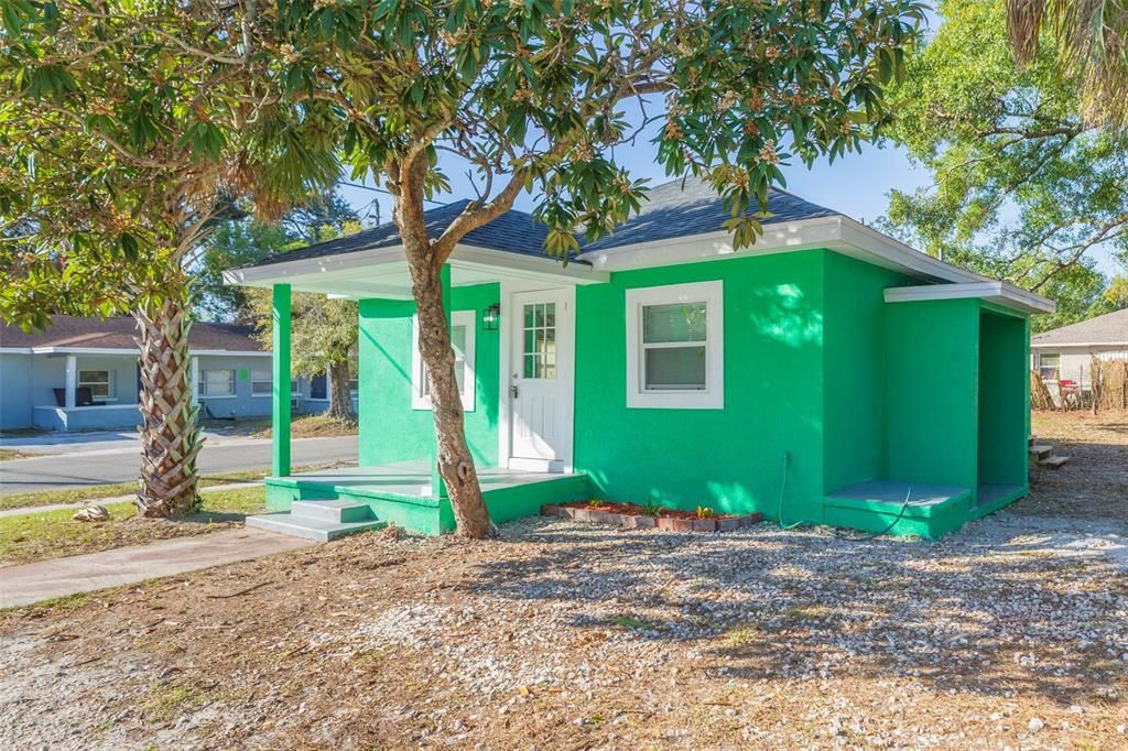 For Sale: $249,900 (2 beds, 2 baths, 672 Square Feet)