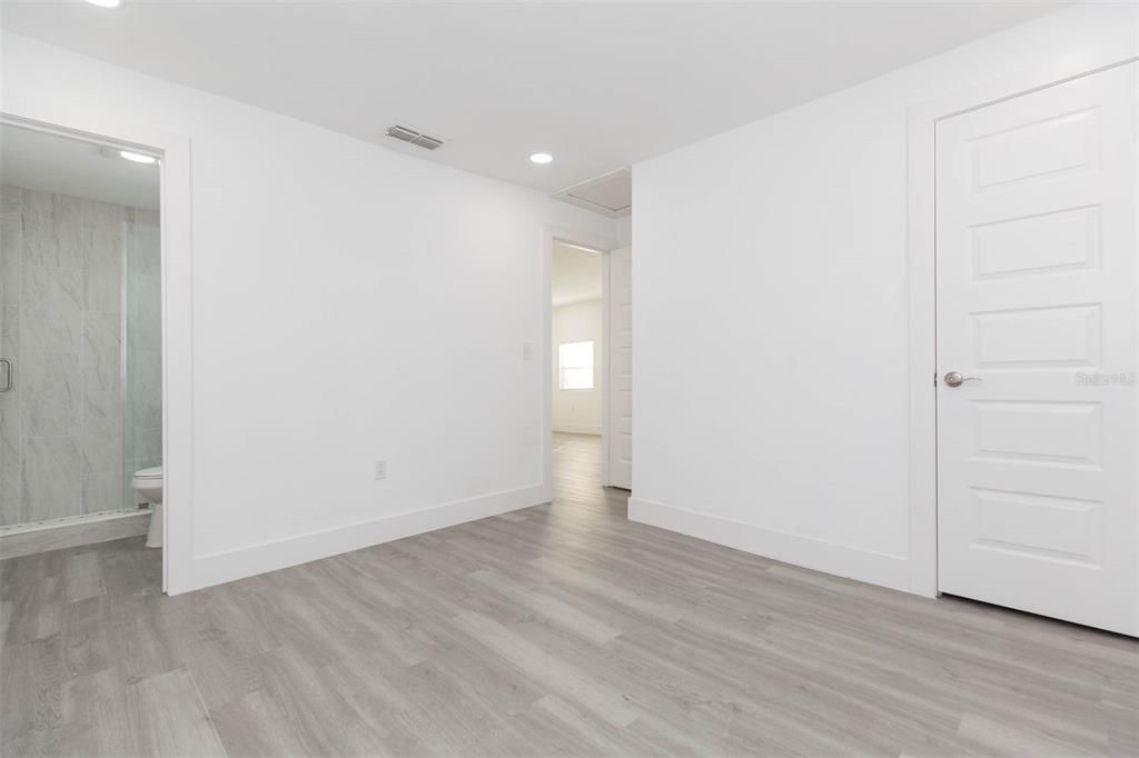 For Sale: $249,900 (2 beds, 2 baths, 672 Square Feet)