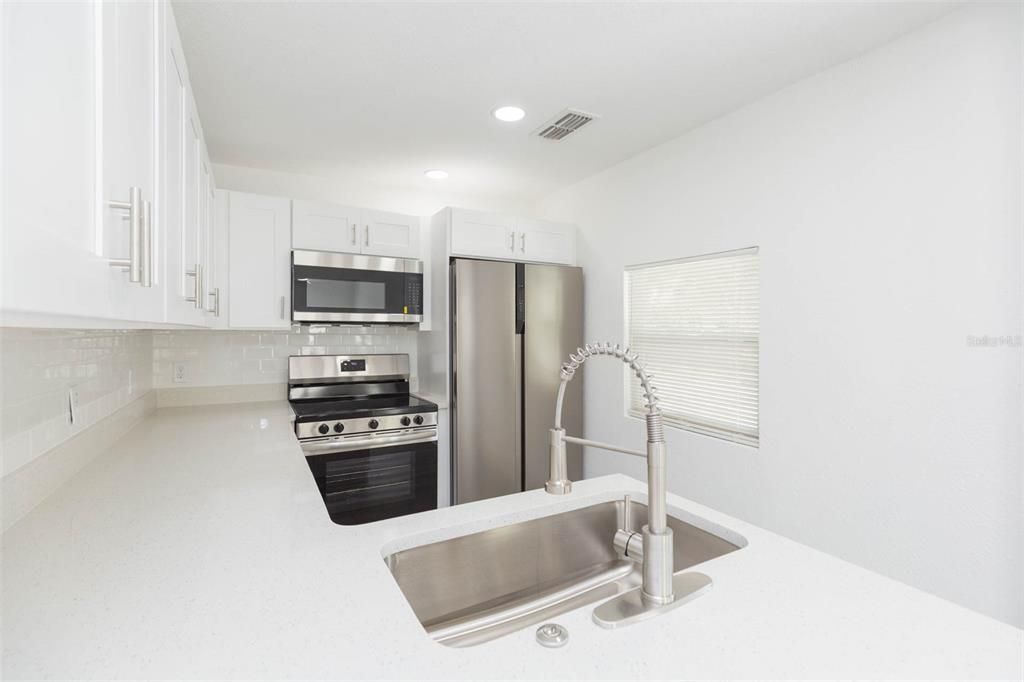 For Sale: $249,900 (2 beds, 2 baths, 672 Square Feet)