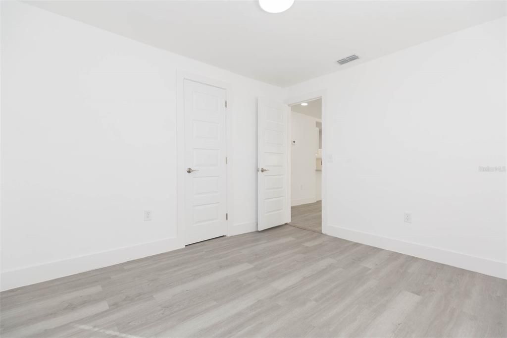 For Sale: $249,900 (2 beds, 2 baths, 672 Square Feet)