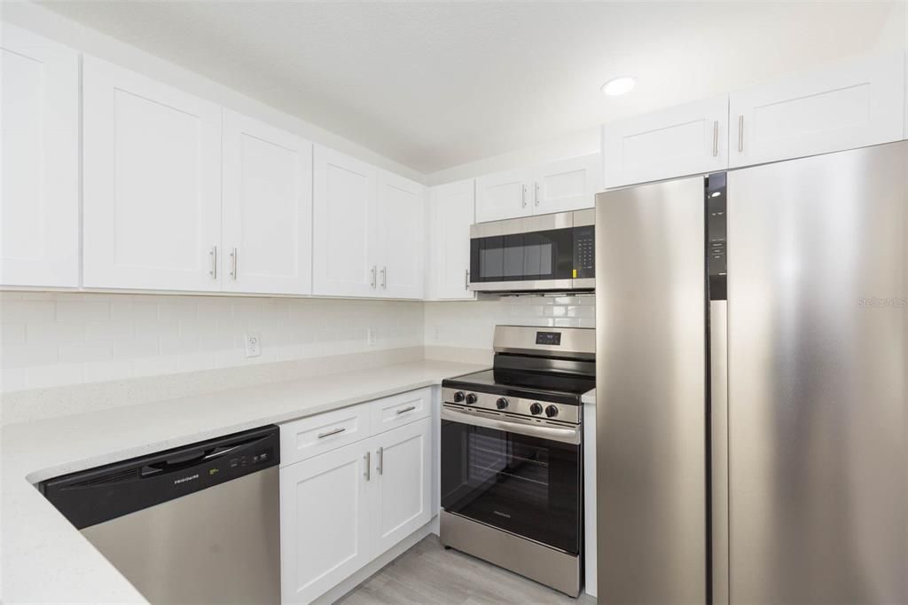 For Sale: $249,900 (2 beds, 2 baths, 672 Square Feet)