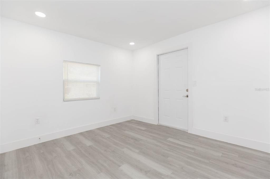 For Sale: $249,900 (2 beds, 2 baths, 672 Square Feet)