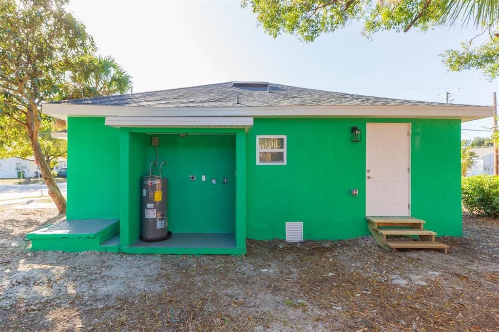 For Sale: $249,900 (2 beds, 2 baths, 672 Square Feet)