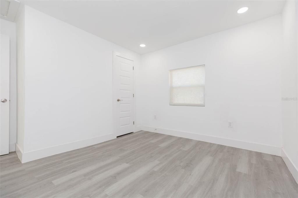 For Sale: $249,900 (2 beds, 2 baths, 672 Square Feet)