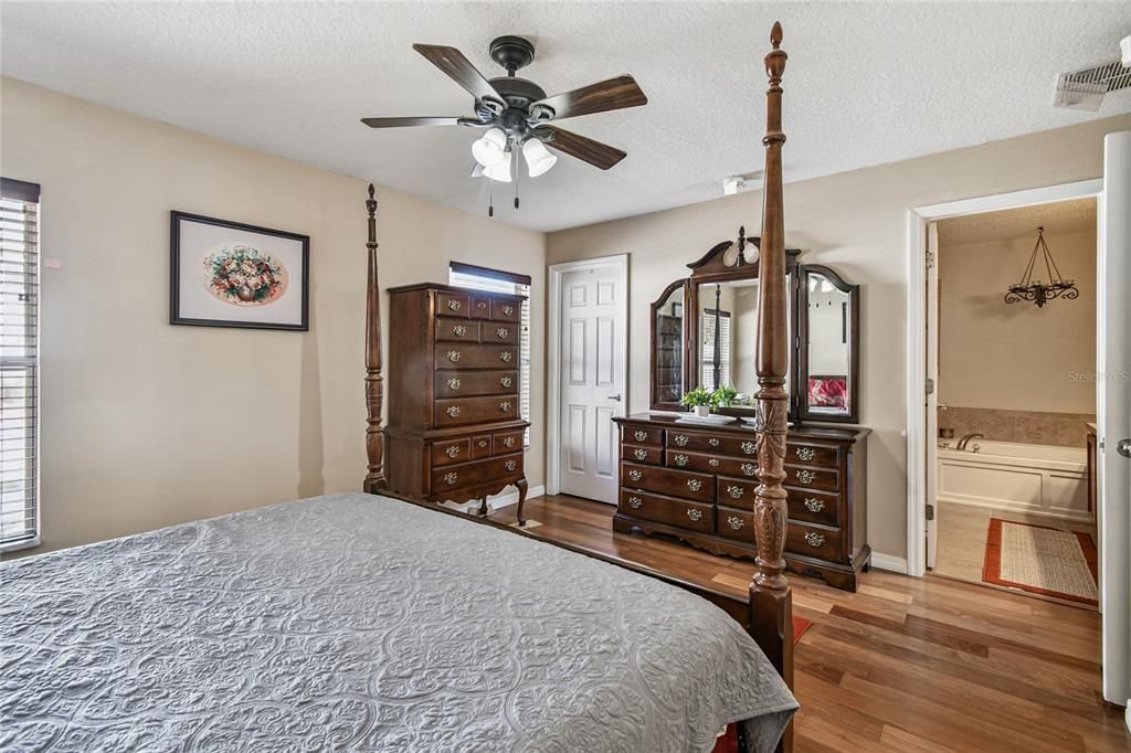 For Sale: $316,999 (3 beds, 2 baths, 1420 Square Feet)