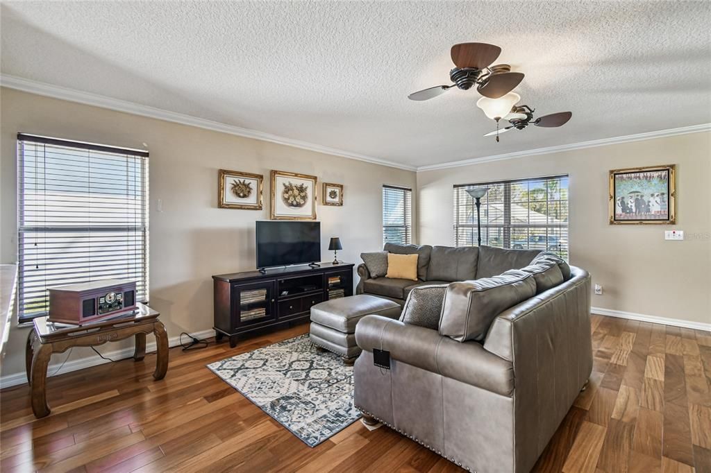 For Sale: $316,999 (3 beds, 2 baths, 1420 Square Feet)