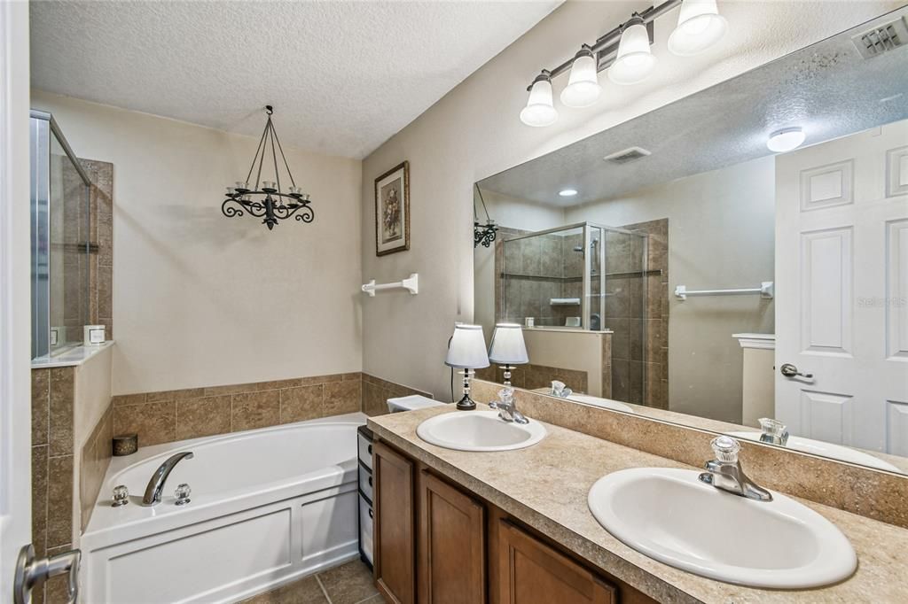 For Sale: $316,999 (3 beds, 2 baths, 1420 Square Feet)