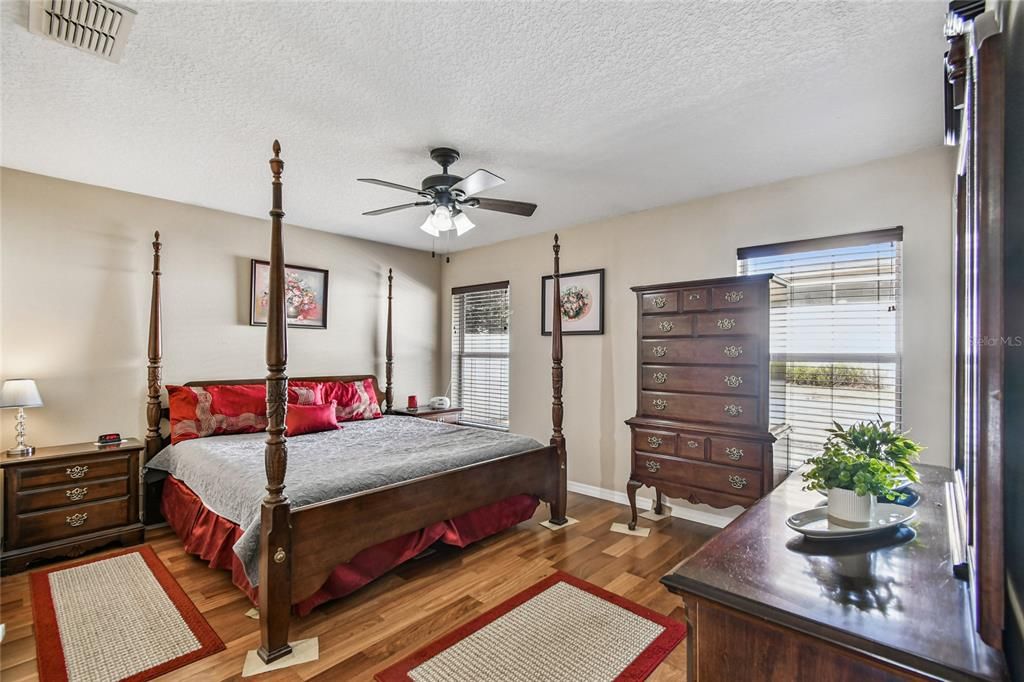 For Sale: $316,999 (3 beds, 2 baths, 1420 Square Feet)