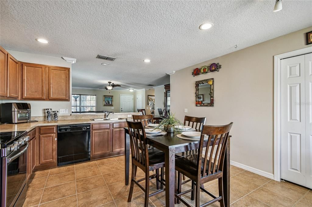 For Sale: $316,999 (3 beds, 2 baths, 1420 Square Feet)