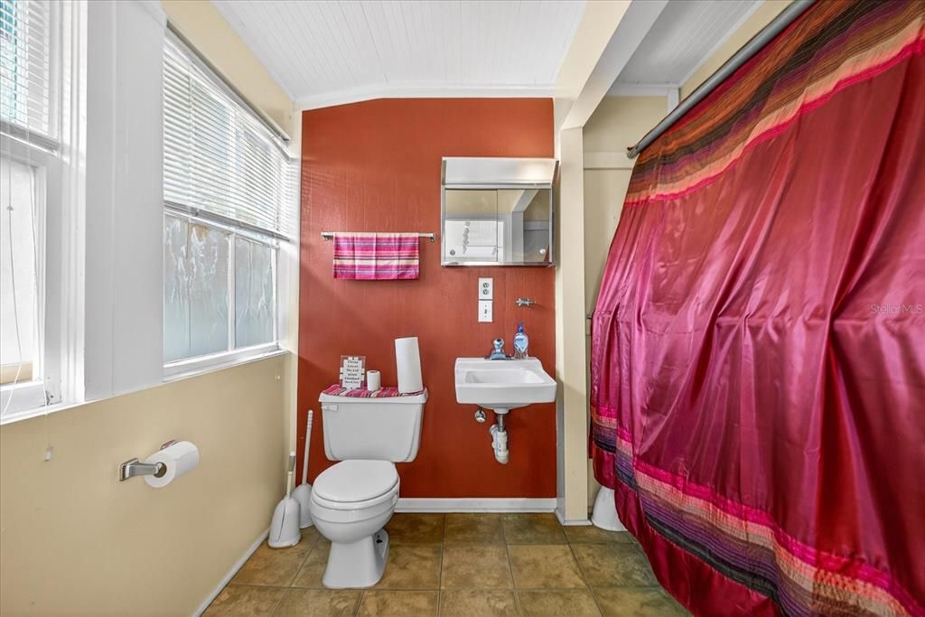 For Sale: $375,000 (2 beds, 0 baths, 1970 Square Feet)