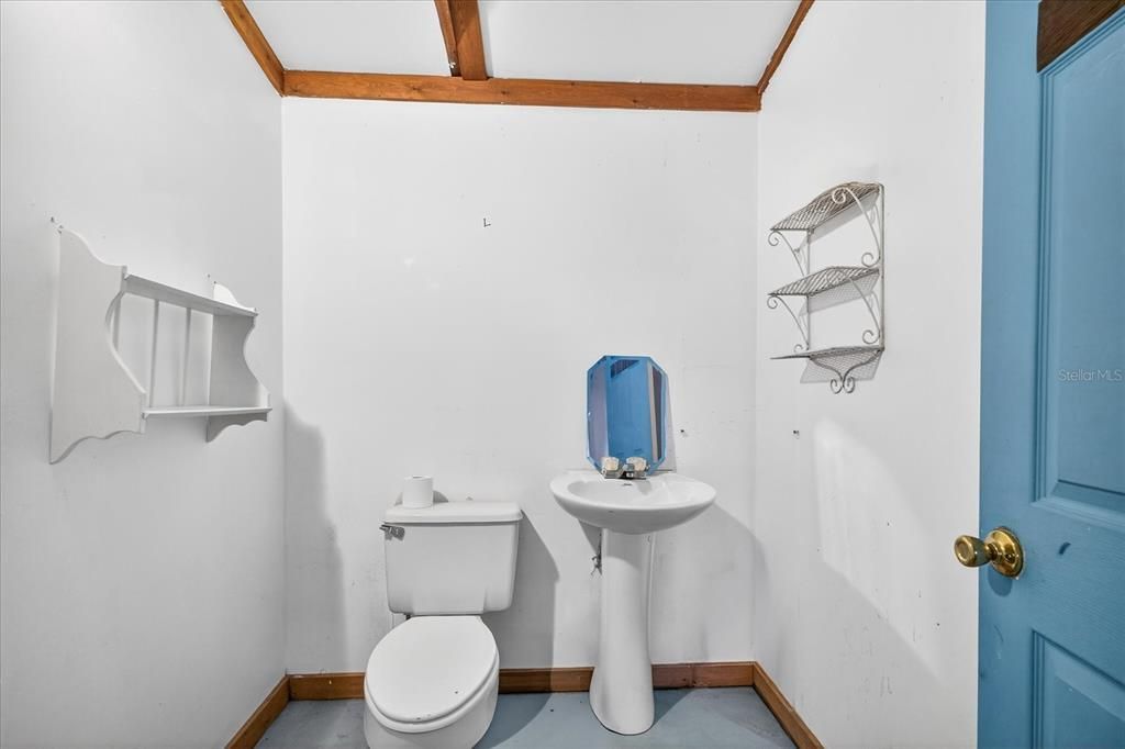 For Sale: $375,000 (2 beds, 0 baths, 1970 Square Feet)