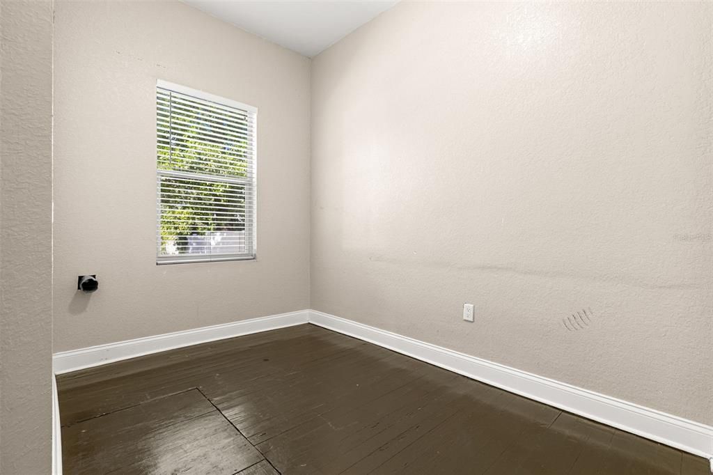 待售: $249,900 (2 贝兹, 1 浴室, 1180 平方英尺)