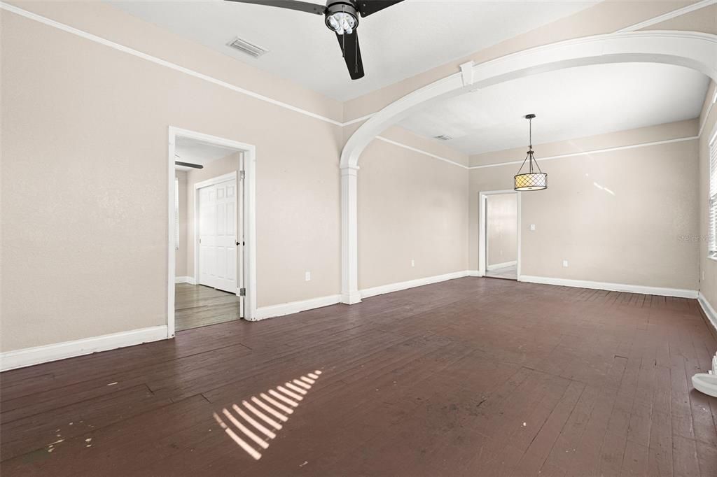 待售: $249,900 (2 贝兹, 1 浴室, 1180 平方英尺)