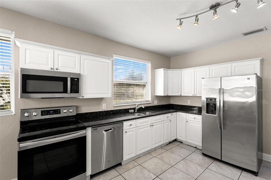 待售: $249,900 (2 贝兹, 1 浴室, 1180 平方英尺)