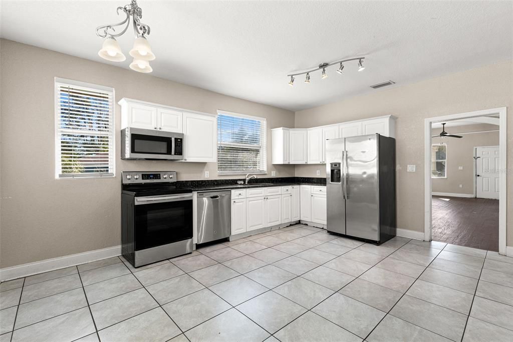 待售: $249,900 (2 贝兹, 1 浴室, 1180 平方英尺)