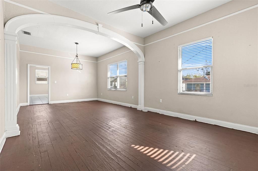 待售: $249,900 (2 贝兹, 1 浴室, 1180 平方英尺)