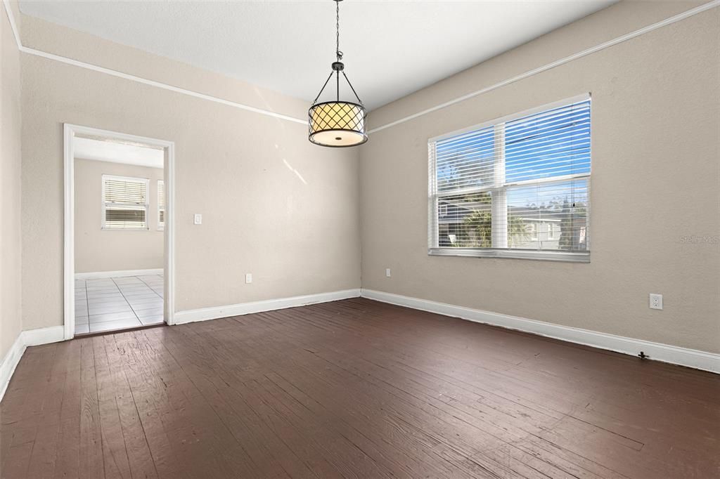 待售: $249,900 (2 贝兹, 1 浴室, 1180 平方英尺)