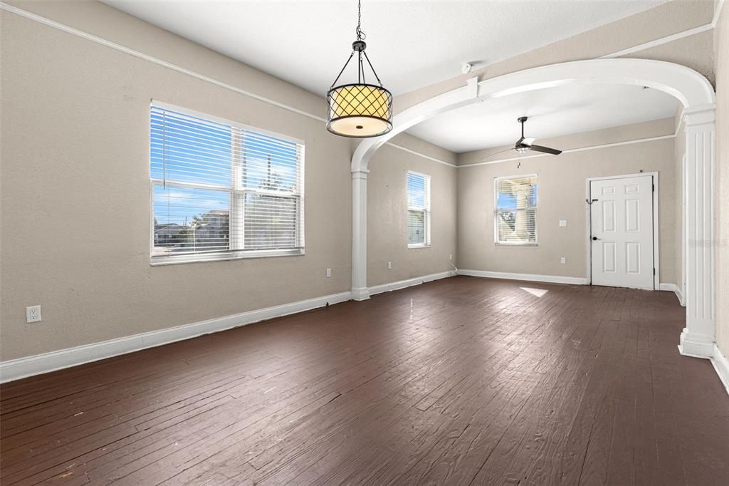 待售: $249,900 (2 贝兹, 1 浴室, 1180 平方英尺)