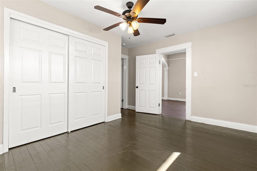 待售: $249,900 (2 贝兹, 1 浴室, 1180 平方英尺)