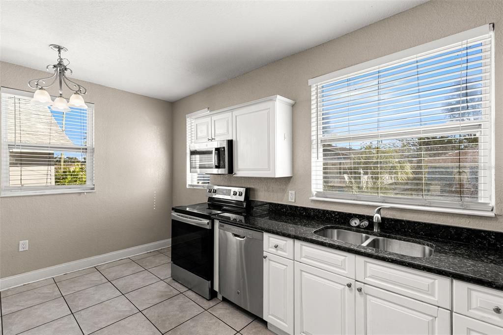 待售: $249,900 (2 贝兹, 1 浴室, 1180 平方英尺)