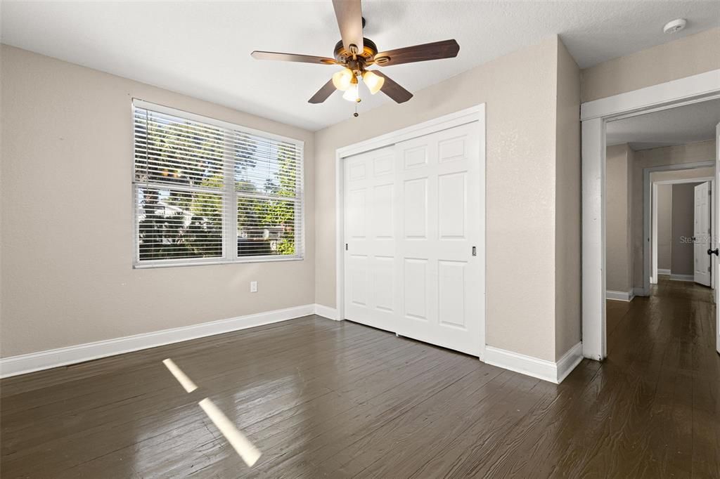 待售: $249,900 (2 贝兹, 1 浴室, 1180 平方英尺)