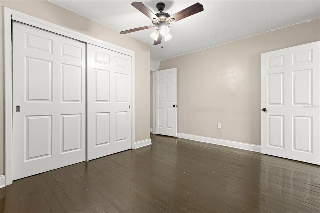 待售: $249,900 (2 贝兹, 1 浴室, 1180 平方英尺)