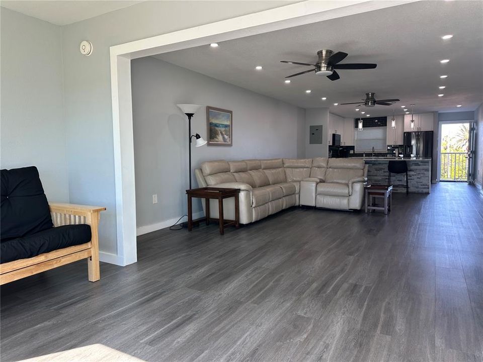 For Rent: $2,500 (2 beds, 2 baths, 1335 Square Feet)