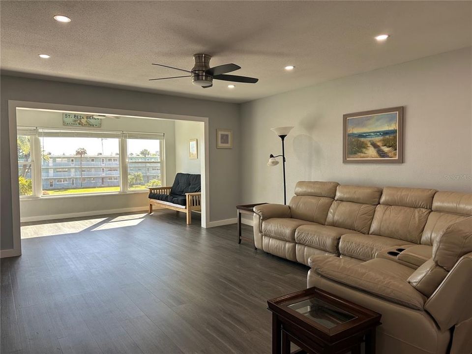 For Rent: $2,500 (2 beds, 2 baths, 1335 Square Feet)