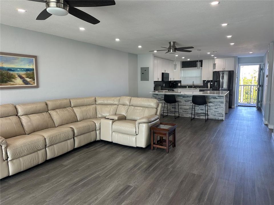 For Rent: $2,500 (2 beds, 2 baths, 1335 Square Feet)