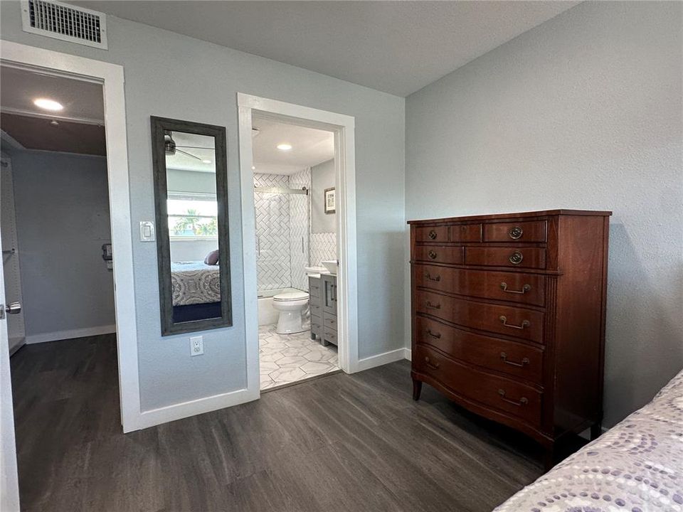 For Rent: $2,500 (2 beds, 2 baths, 1335 Square Feet)