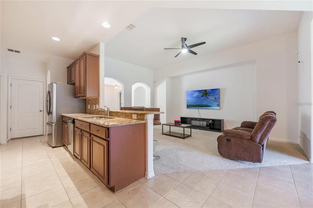 На продажу: $475,900 (3 спален, 2 ванн, 2193 Квадратных фут)